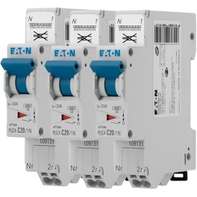 Image de EATON 109131 PLGC4 C20/1N DISJONCTEUR MODULAIRE PH/N Blanc MANETTE BLEUE 1P+N / 20 A COURBE C Raccordement direct sans vis 3 disjoncteurs