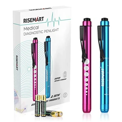 Image de RISEMART Lot de 2 lampes diagnostic LED réutilisables avec clip poche pour infirmières, médecins, étudiants 4 piles (rouge et bleu)