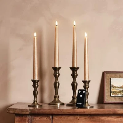 Image de Lights4fun TruGlow® Lot de 4 Bougies Chandelles Sans Flamme en Cire Véritable Cuivre à LED Blanc Chaud Piles avec Minuterie et Télécommande Décoration d&#039;Automne