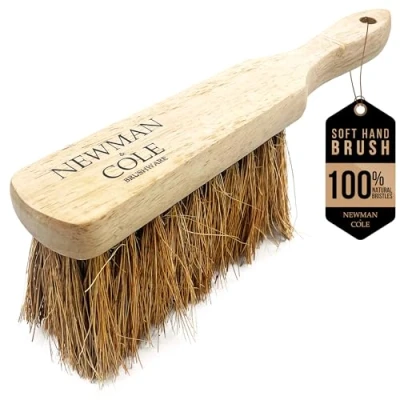 Image de Newman and Cole Brosses à main en bois naturel Choisissez entre une brosse poils durs rigides ou douce avec naturels synthétiques (1 coco naturelle)