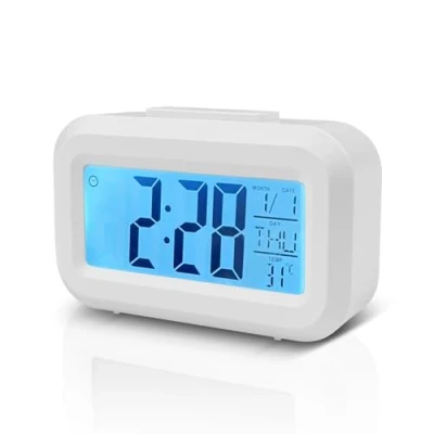 Image de Baxcdyswe Horloge Numérique, Reveil Numerique, Alarm Réveil LED avec Fonction Snooze, Digitale sans Tic Tac Affichage Date, Température, de Bureau à Piles (Blance)