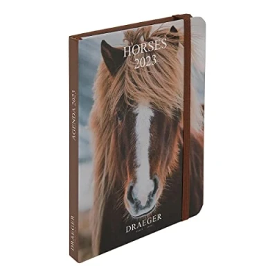 Image de DRAEGER PARIS Agenda de poche chevaux janvier dec 2023 12 photos 11,5 x 16 cm Couverture rigide marque page 7 langues 1 semaine sur 2 pages Papier certifié FSC®