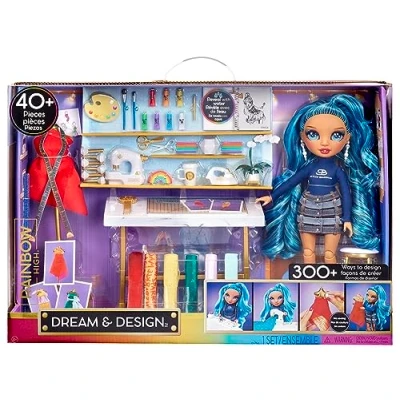 Image de Rainbow High Ensemble de Jeu Dream &amp; Design Fashion Studio Styliste avec Poupée Skyler Bradshaw Bleue et Kit Mode sans Couture Idéal pour Enfants 4 à 12 Ans Collectionneurs