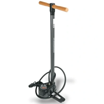 Image de SKS GERMANY RENNKOMPRESSOR NXT Pompe à pied (pompe air pour tous les types de vannes, manomètre précision, tube métallique, base en métal, poignée bois, pression max.: 16 bar/232 psi)
