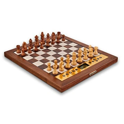 Image de Ordinateur d&#039;échecs Millennium The King Performance M830 Esthétique, facilité d&#039;utilisation et fonctionnalité Polyvalente Parfaitement réunies. avec Adaptation Automatique du Niveau de Jeu dans