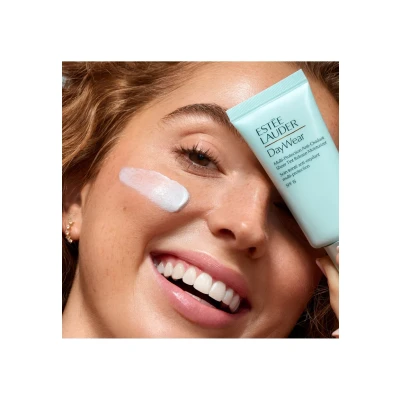 Image de ESTÉE Lauder Daywear Sheer TINT Release Advanced Multiprotection Antioxidant Moisturizer SPF 15 Soin de jour, Femme, Taille: 50 ml,