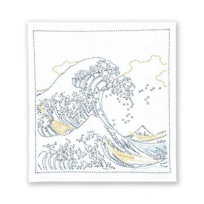 Image de Olympus Kit Sashiko comprenant un tissu pré imprimé d&#039;un motif de Ukiyoe The Great Wave Kanagawa, aiguille Sashiko, fil instructions en anglais