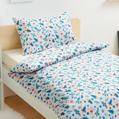 Image de Amazon Basics Ensemble de Housse Couette Réversible en Microfibre pour Enfant 100 x 135 cm et 1 Taie d’Oreiller 40 60 Berceau, Aventure Cosmique