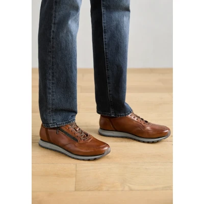 Image de bugatti Homme 332 A021I Chaussures Basses à Lacets, Cognac, 41 EU
