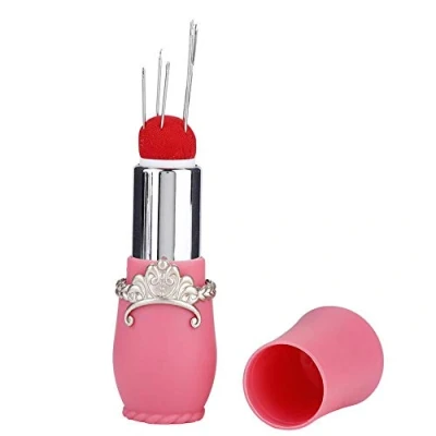 Image de Hilitand Pin Coussin Rouge À Lèvres en Forme D&#039;aiguille Portable Pincushions Porte Broche Coudre avec 5 Pcs Aiguilles pour Couture (Rose)