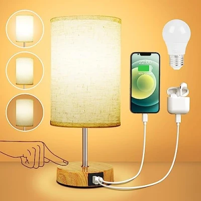 Image de Suright Lampe de Chevet Tactile avec Ports Charge USB A + C, Intensité Variable 3 Voies, Abat jour en Tissu Lin, Base Bois, Petite Table pour Chambrer Salon (Ampoule Incluse)