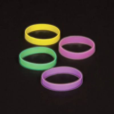 Image de Baker Ross Lot de 10 Bracelets Phosphorescents différentes couleurs A utiliser dans le noir Idéal pour les soirées d&#039;anniversaire ou à mettre pochettes surprises