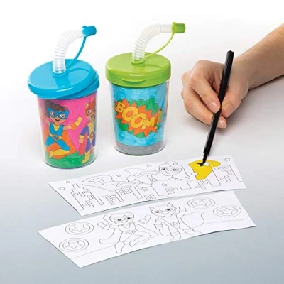 Image de Baker Ross Gobelets superhéros étoilés à colorier avec Paille Souple (Lot de 3) Que Les Enfants pourront décorer et Utiliser.