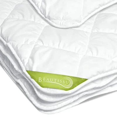 Image de Beautissu Couette 4 Saisons 220 x 240 cm Blanc Légère Lit 2 Personnes, Couverture Chaude en Microfibre &amp; Lavable à 60 Douce Confortable Tempérée Anti Acariens BeauNuit MD