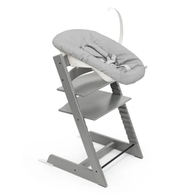 Image de Chaise Tripp Trapp Stokke (Gris Tempête) avec Newborn Set (Gris) Utilisez dès la naissance et jusqu’à 9 kg Confortable, sûr simple à utiliser