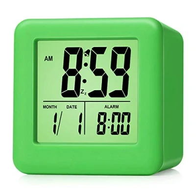 Image de Plumeet Facile à régler Réveil de Voyage Numérique Fonction Snooze, Veilleuse Doux, Large écran Afficheur Temps et Mois Date Alarme, Alarme Sonore Progressive Taille Maniable (Vert)