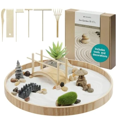Image de Navaris Jardin Zen Miniature Kit Accessoire Mini Japonais avec Sable Pierre support Pont pagode Lanterne Herbe et succulente artificielles