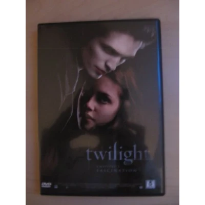 Image de Twilight chapitre 1 : Fascination Edition simple Livre d’occasion Très bon