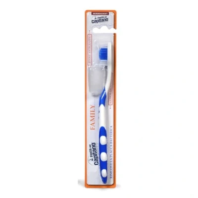 Image de Pasta del Capitano, Brosse à dents Family avec des poils doux, Atteint les coins plus difficiles, Élimine la plaque bactérienne sans endommager l&#039;émail