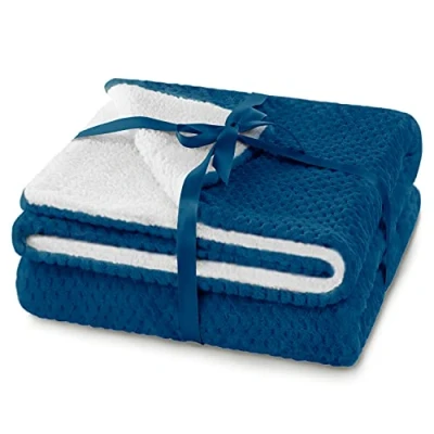 Image de AmeliaHome Couverture Douillette 130 x 180 cm Douce surpiqûre Aspect Peau d&#039;agneau Shleepy Indigo