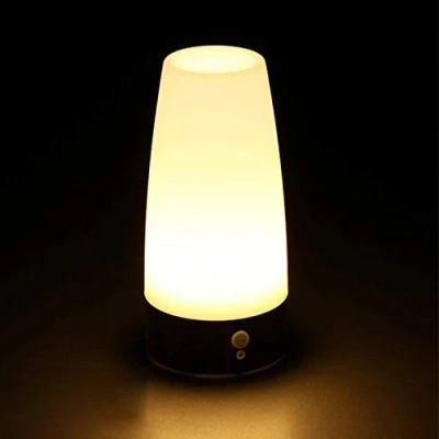 Image de Guijiyi Lampe de Chevet Nuit LED Table Sans Fil avec Détecteur Mouvement à Infrarouge (PIR), Veilleuse Alimentée par Batterie pour la vie, Chambre Coucher, Salle Bain, Couloir