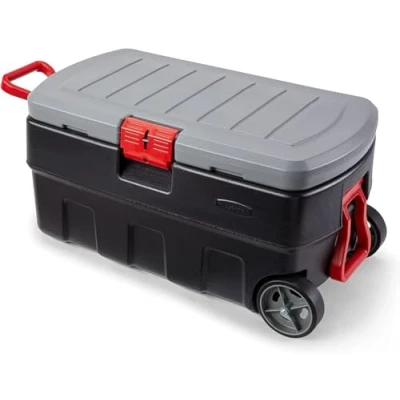 Image de Rubbermaid ActionPacker Bac de rangement à roulettes verrouillable 100 litres avec couvercle, récipient industriel hydrofuge robuste roues durables intégrées, excellent organisateur d&#039;outils,