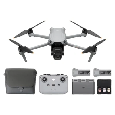 Image de Bundle Fly More DJI Air 3S (RC N3), drone avec caméra grand angle CMOS 1&#039;&#039; &amp; télécaméra moy., vidéo HDR 4K/60 ips, détection d’obstacles omnidir. en paysage nocturne 3 batteries pour un vol prolongé