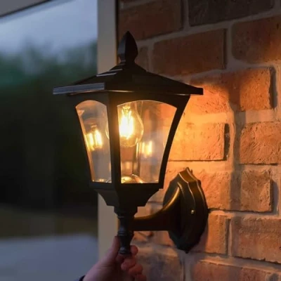 Image de Festive Lights Lampadaire Solaire LED Extérieur en Aluminium Design Traditionnel ou Moderne Taille et Têtes au Choix Waterproof (Traditionnel Ampoule Filament, Applique Murale)