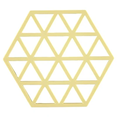Image de Zone Denmark Dessous De Plat Triangle en Silicone Design GéoméTrique Moderne Résistant À 250C Lave Vaisselle Dimensions 16 x 14 0,9 cm Chardonnay