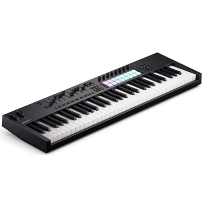 Image de Novation Launchkey 61 [MK4] — clavier maître MIDI USB de touches semi lestées avec intégration aux STAN. mode Chord, Scale, 8 pads rythmiques et arpégiateur. Bundle logiciels fourni.