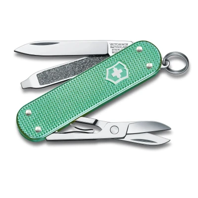 Image de Victorinox, Classic SD Alox, Couteau de Poche Suisse, Multifonction, Léger, 5 Fonctions, Petite lame, Lime à ongles, Tournevis 2,5 mm