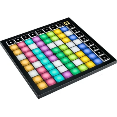 Image de Novation Launchpad X, contrôleur à pads MIDI pour Ableton Live/Logic Pro — contrôles simples, jeu dynamique, modes Scale