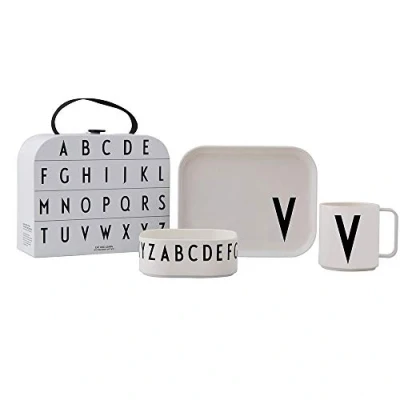 Image de Design Letters Classiques in Valise Enfant Lot de 4 Idéale Cadeau Noel Tritan Assiette Bebe, Bol Tasse, Organisateur pour Bébé Coffret Sans BPA, BPS, Goutte Sûre
