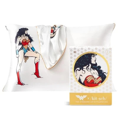 Image de Kitsch Wonder Woman x Taie d&#039;oreiller en Satin avec Fermeture éclair Plus Douce Que la Soie pour Les Cheveux et Peau, taies rafraîchissantes Satin, Taille Standard (Croyez aux