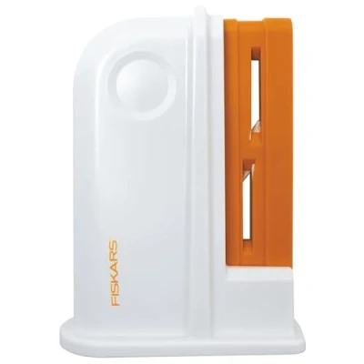Image de Fiskars Aiguiseur à ciseaux universel, Pour de droitiers et gauchers, Pierre aiguiser en céramique/Support plastique, Blanc/Orange, 1020499