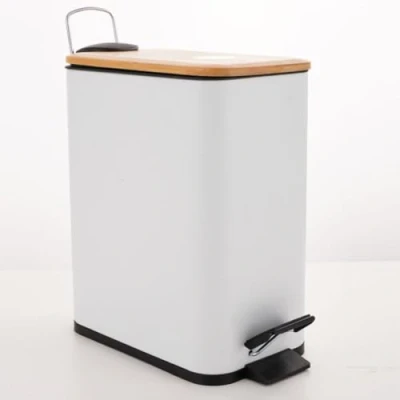 Image de Spirella, Poubelle à pédale 5 Litres, Modèle Erik, Rectangulaire, Fermeture douce et silencieuse grâce au système slow close, Utilisation sécurisée avec des pédales antidérapantes, Blanc Mat