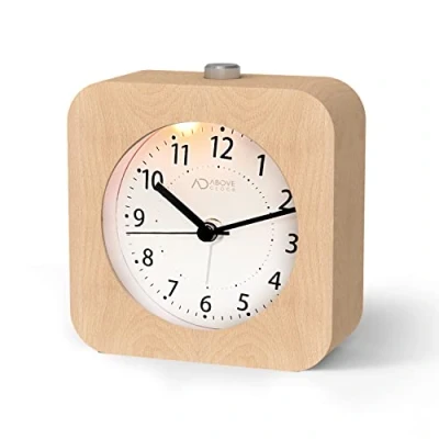 Image de aboveClock Reveil Matin à Piles, Bois, Réveil Silencieux sans Tic Tac, Analogique de Voyage Lumineux avec Fonction Snooze, Aiguilles Alarme Sonore Croissante【Bois Clair】