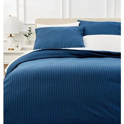 Image de Amazon Basics 3 Pièce Parure de lit avec housse couette haut gamme deux taies d&#039;oreiller, 260 x 240 cm, Bleu marine, Uni