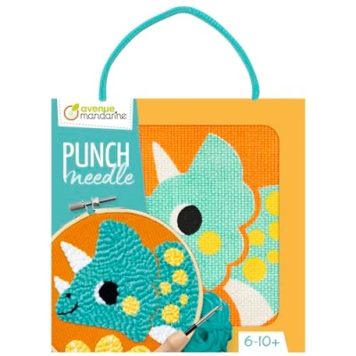 Image de Avenue Mandarine KC162C Un tableau à broder punch needle, kit point de croix enfant A partir 6 ans Dinosaure coudre tissu 18x18cm, aiguille en plastique, notice