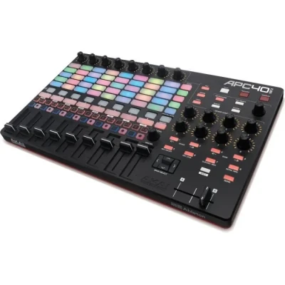 Image de AKAI Professional APC40 MKII Contrôleur MIDI pour Ableton Live, USB Complet et Compact avec 40 Pads Retroéclairés, Grille 5x8 Rétroéclairée RVB, 9 Faders Production Musicale Remix