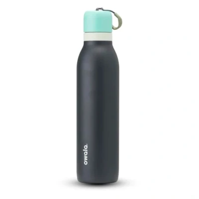 Image de Owala FreeSip Bouteille d&#039;eau isotherme en acier inoxydable avec paille pour le sport et les voyages, sans BPA, 710 ml, bleu/gris (marée brumeuse)