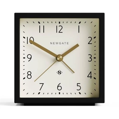 Image de NEWGATE Réveil Cube Contemporain Equinox&#039; en Finition Silicone Noir Doux au Toucher et Mouvement de Balayage Silencieux avec bip sonore numérique. (Cadran crème)