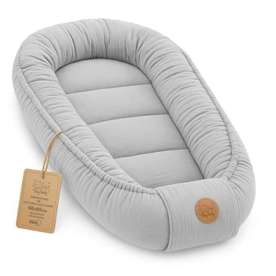 Image de Réducteur de Lit Bébé 90x50cm en Coton, Cocon polyvalent pour Nid d&#039;Ange Couffin et Naissance pratique léger idéal le transport parfait filles garçons Gris Mousseline C