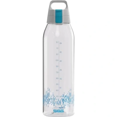 Image de SIGG Gourde Transparente Tritan Renew Total Clear ONE MyPlanet Aqua Convient Aux Boissons Gazeuses Lavage Au Lave Vaisselle Filtre À Fruits Étanche Sans BPA Bleu 1,5L