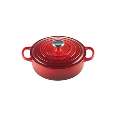 Image de Le Creuset Signature Cocotte ronde basse en fonte émaillée, 24 cm, 3.1L, Cerise, 21179240602430
