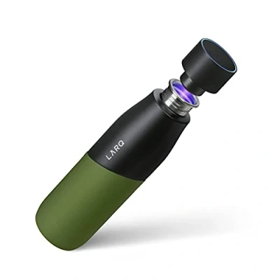 Image de LARQ Bottle Movement PureVis 710ml légère, autonettoyante, en acier inoxydable et non isolée avec purificateur d&#039;eau par UV Réutilisable idéale pour des déplacements 2 Ans Gar, Black/Pine