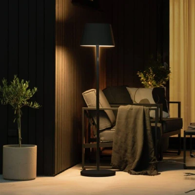Image de Konstsmide Lampadaire LED Pomezia pour extérieur, USB, noir