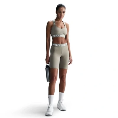 Image de Nike Pro 365 Shorts de Compression 8 Pouces T. L Vert Femme Idéal pour la Course et le Confort Optimal