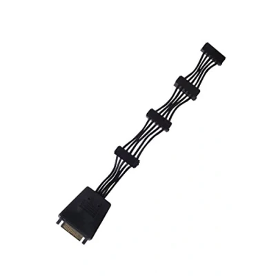 Image de SilverStone SST CP06 E4 Câble adaptateur un à quatre connecteurs SATA (Super Flexible), deux condensateurs 2200μF
