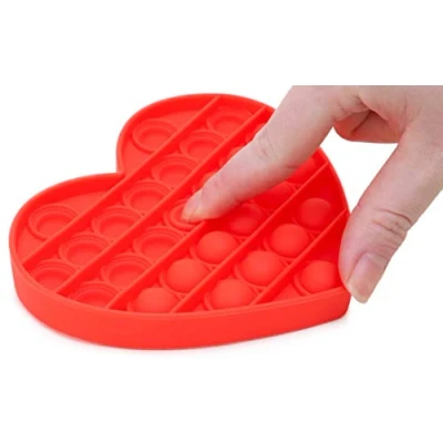Image de Toyland® Push Bubble Pop &#039;Pop It&#039; Sensory Fidget Toy Beaucoup de Choix (Coeur Rouge)